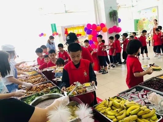 广州市黄埔区南方中英文学校食堂伙食条件及住宿环境(图文)