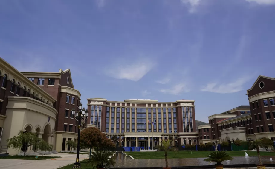 石家庄市鹿泉区凤凰外国语学校收费标准(学费)及学校简介