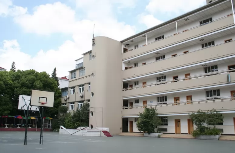上海民办沪东外国语学校收费标准(学费+住宿费)及学校简介