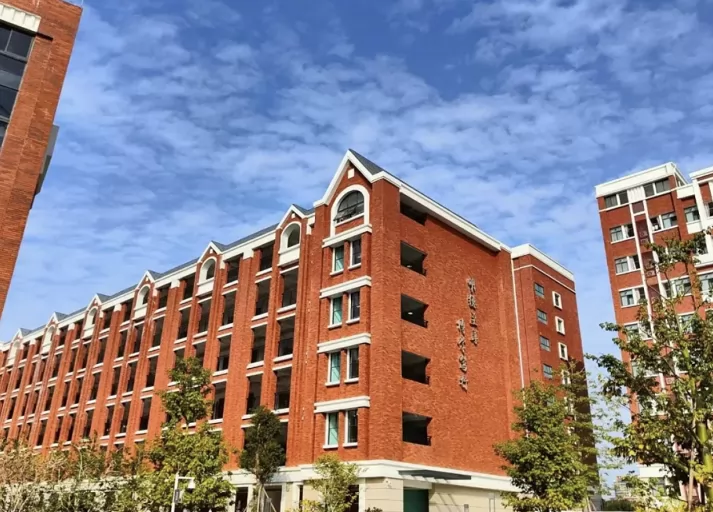 2025年明德中英文学校春季插班生招生简章
