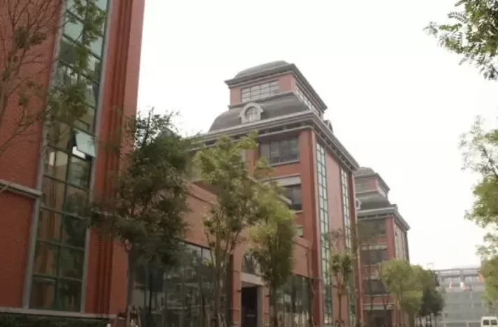 郑州市勤礼外语中学收费标准(学费+住宿费)及学校简介