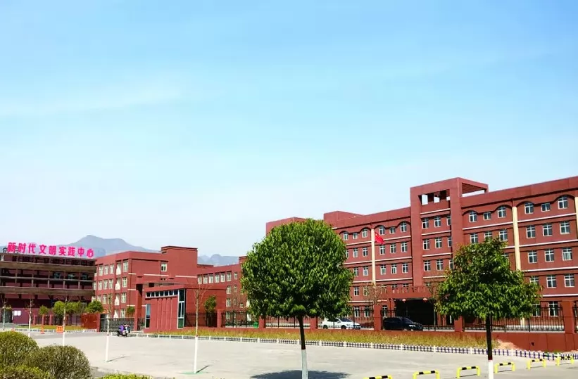 林州市四新中学