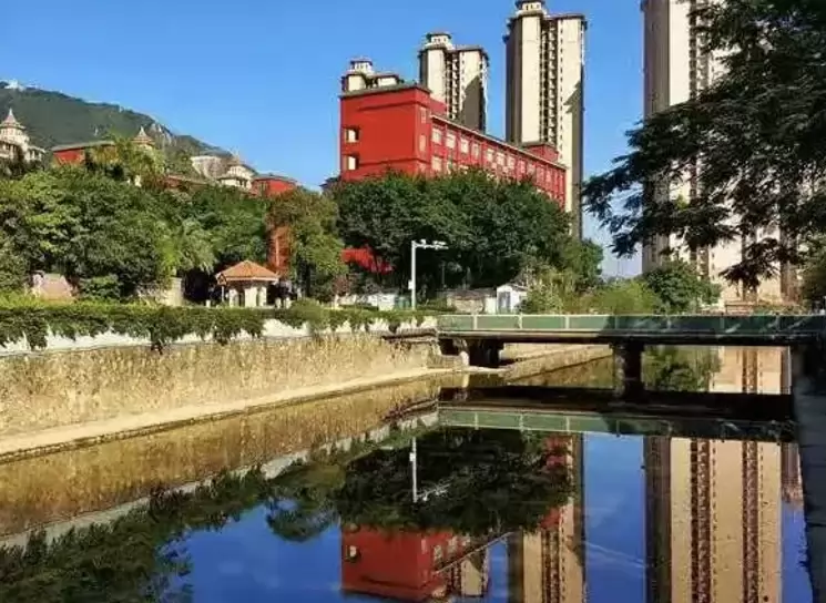 清远市清新区凤霞中学